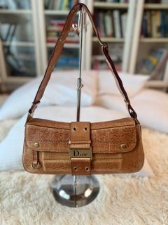(Category: ) located in . Submitted by Xclusive_Collection (Listing ID 1194988279, Image 1). Description: .