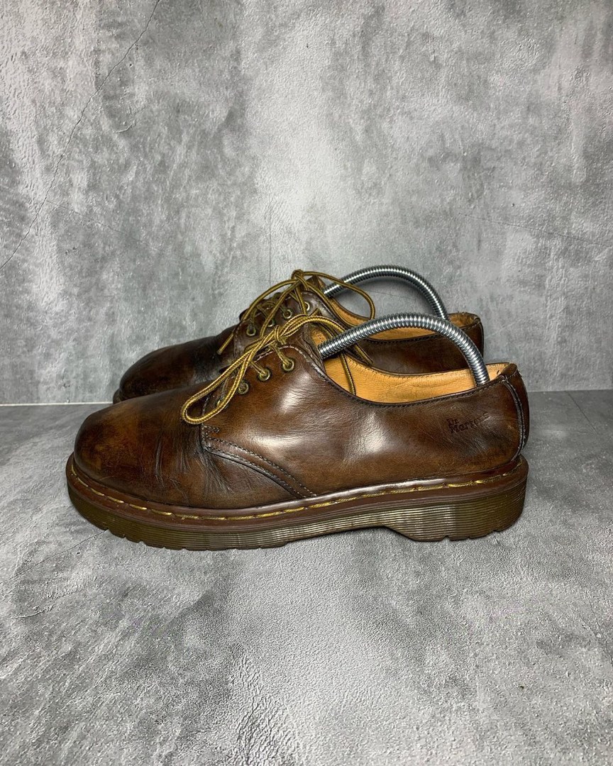 Dr Martens 1461 5Hole Crazy Horse England Army Sole, Fesyen Pria, Sepatu  Sepatu Formal di Carousell