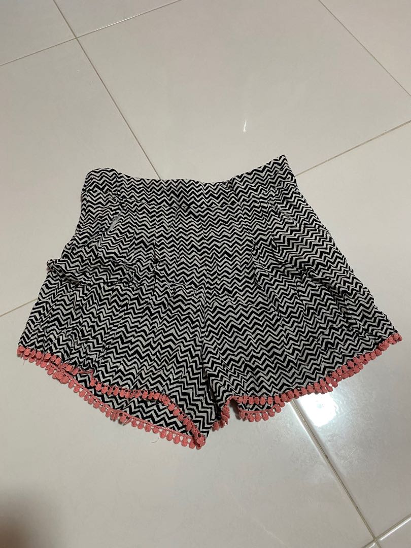 H&M shorts, Women's Fashion, Bottoms, Shorts on Carousell
