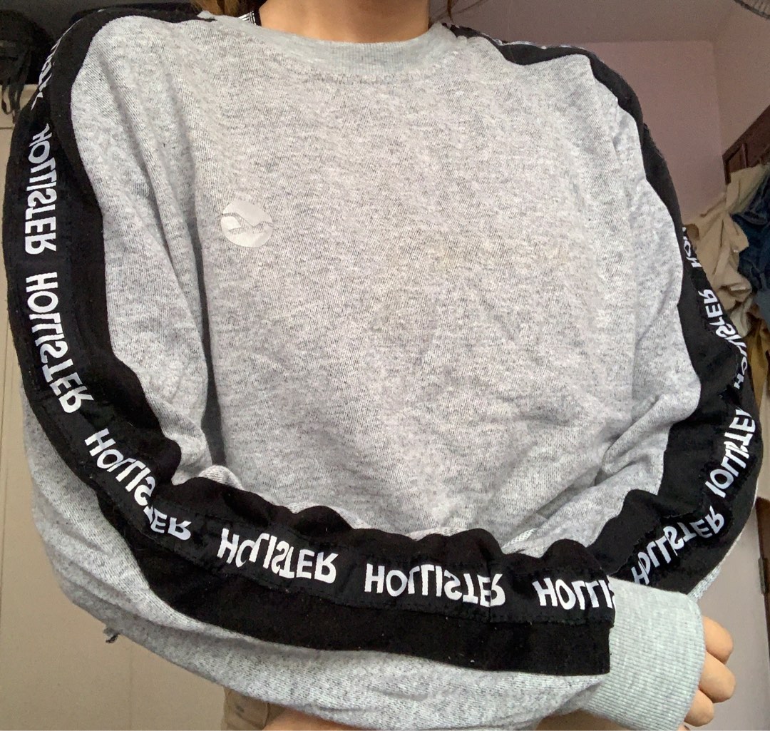 Hollister crop top sweater deals