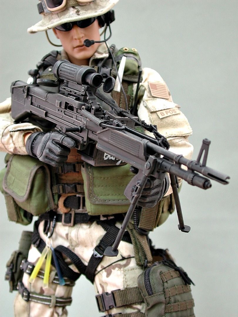 Hot Toys U.S. Navy SEAL Water Edge Operation MK43 MOD0 Gunner