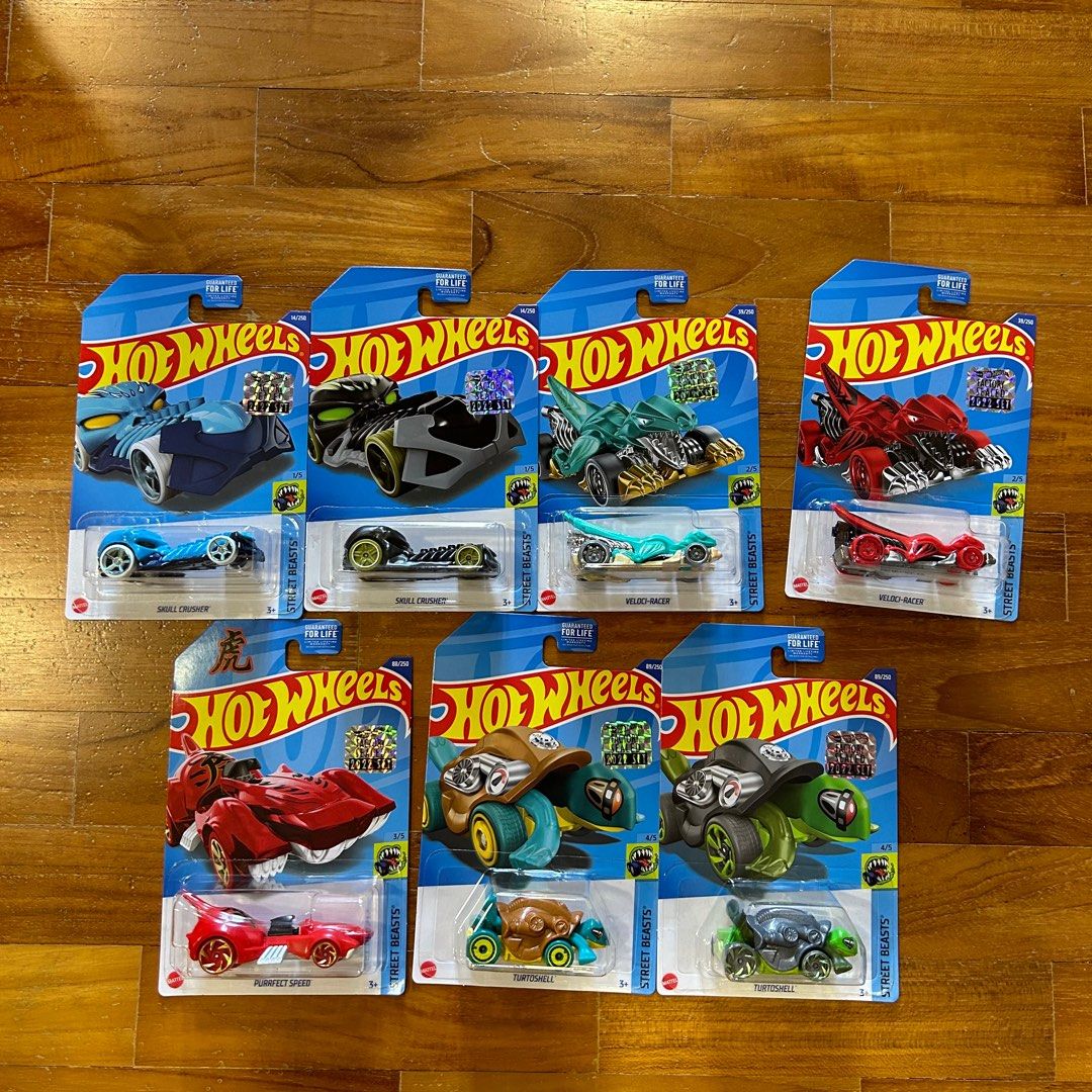 Hot Wheels Skull Crusher - 1:64 Scale Die-Cast Car, Street Beasts Series
