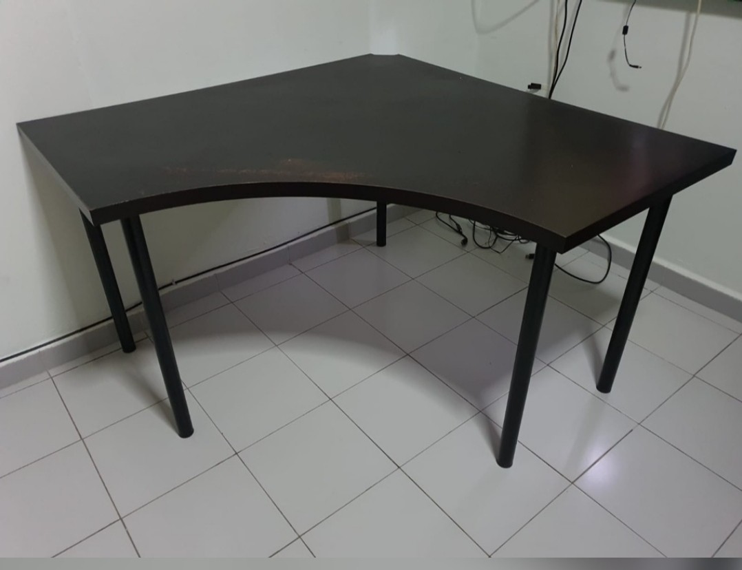 Adils sales corner table