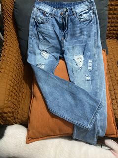 Jeans size 28