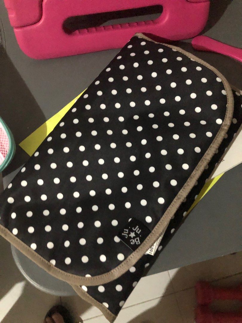 Jujube changing pad (Category: Changing Mats & Accessories) located in Manila. Submitted by cfinela (Listing ID 1195162950, Image 1). Description: From Jujube Be Classy Never used .