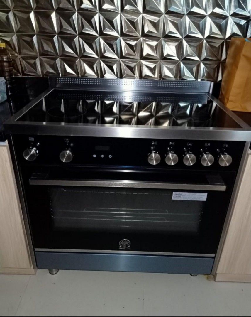 La Germania Induction Stove, TV & Home Appliances, Kitchen Appliances