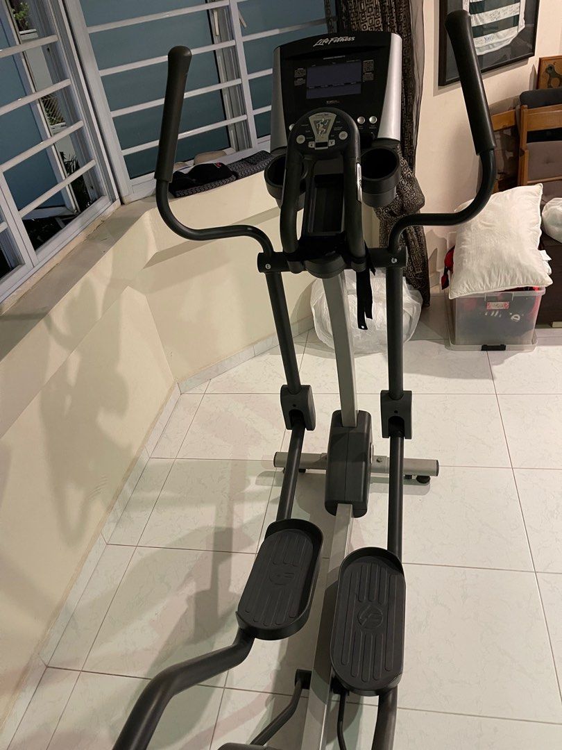 Life Fitness X3 Elliptical Cross Trainer, Sports Equipment, Exercise
