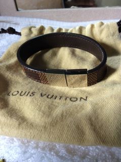 (Category: ) located in . Submitted by hereshepreloved (Listing ID 1194962271, Image 1). Description: .
