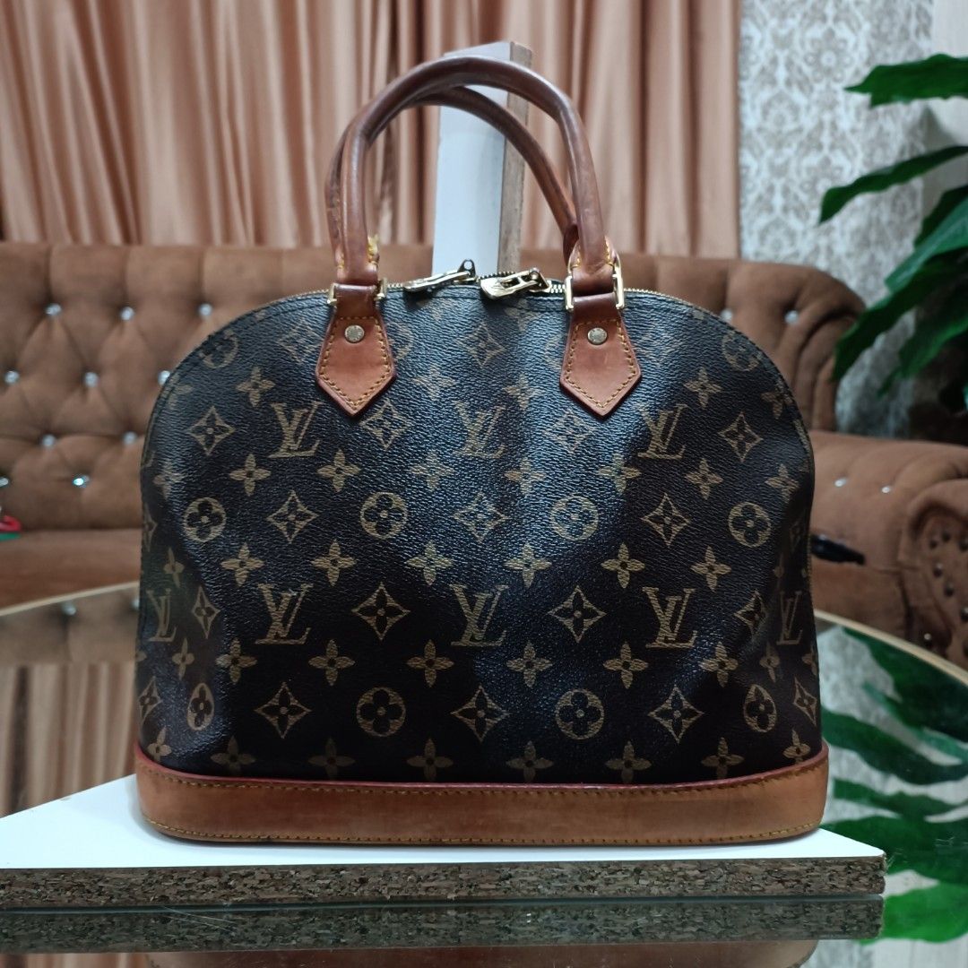 LOUIS VUITTON Monogram Canvas Sologne Bag, Luxury, Bags & Wallets on  Carousell