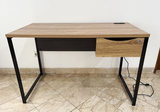 Meja Kerja Minimalis Dengan Colokan + Port USB - Bekas