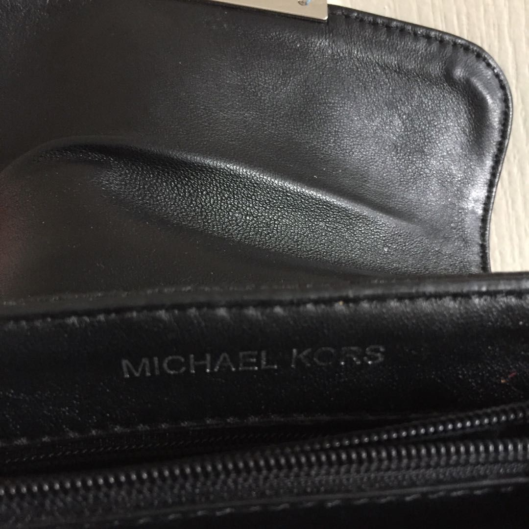 MICHAEL KORS 2 way bag in black, Luxury, Bags & Wallets on Carousell