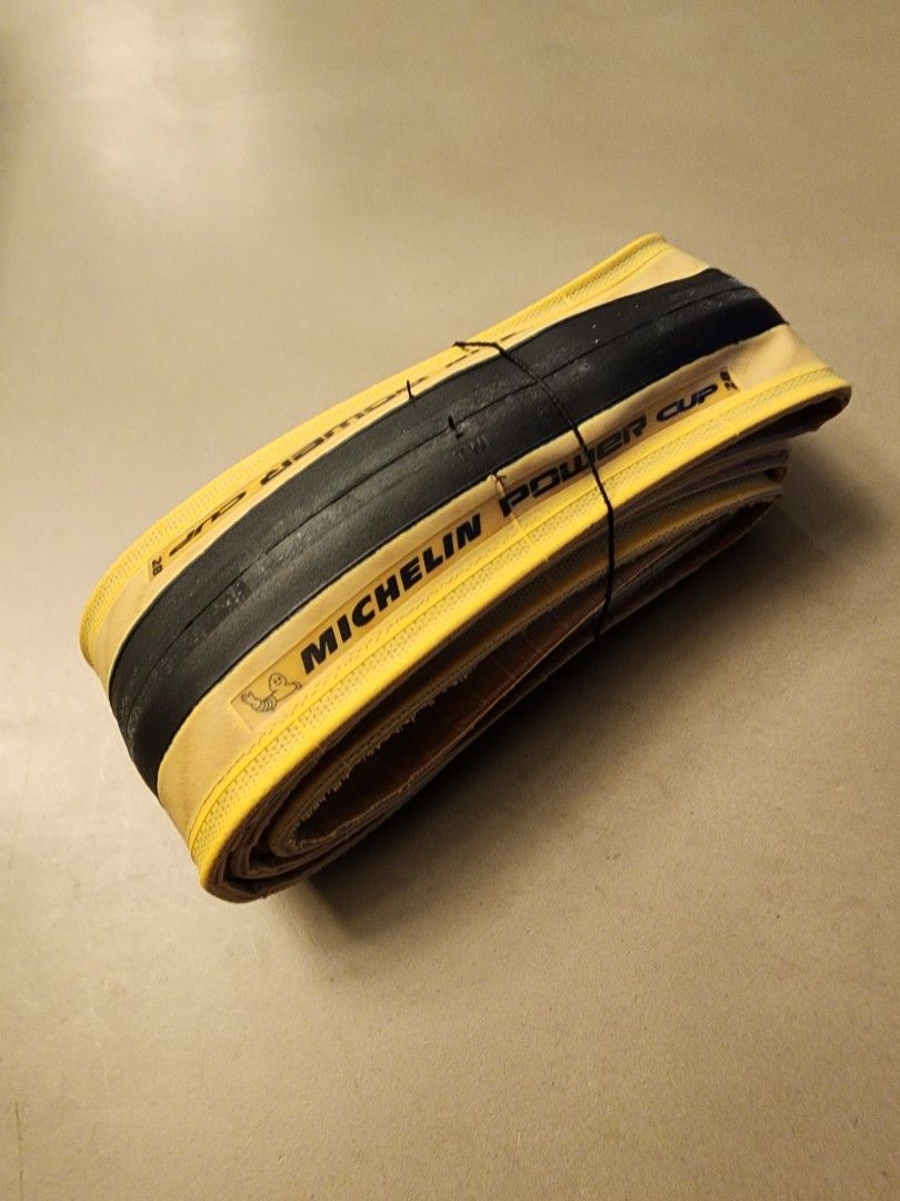Michelin Power Cup Classic Clincher Tires 28C, Sports Equipment