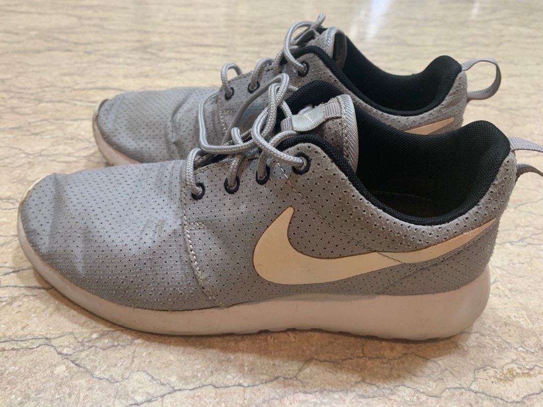 mens grey roshes