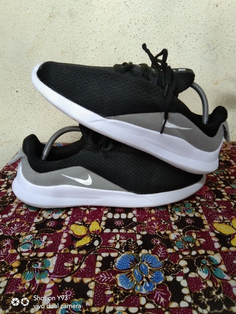 Nike viale running clearance