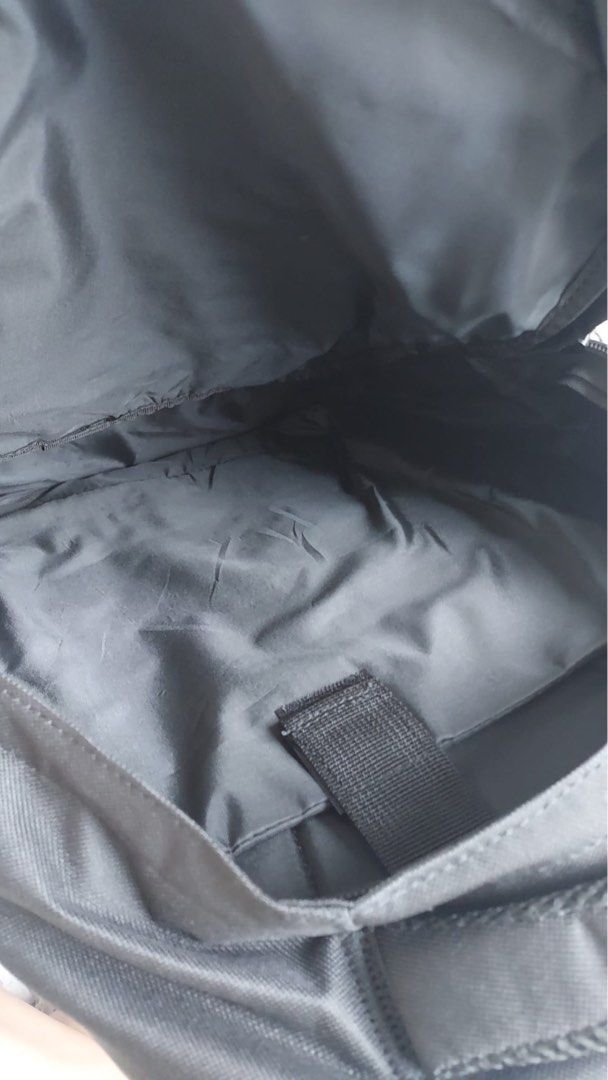 Normal Backpack (Category: Backpacks) located in Singapore. Submitted by 910421 (Listing ID 1195041531, Image 2). Description: It is new, never use it before Is good use to put in laptop n use for working .