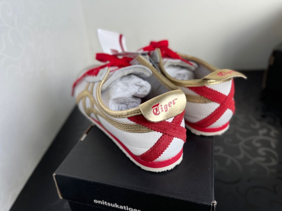 Onitsuka Tiger (Category: Sneakers) located in Singapore. Submitted by slimsg (Listing ID 1192697282, Image 3). Description: Brand new Size :37.5.