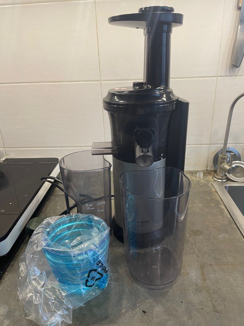 Panasonic slow juicer MJL500, TV & Home Appliances, Kitchen Appliances