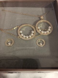 (Category: ) located in . Submitted by Shopaholic81 (Listing ID 1195081264, Image 1). Description: .