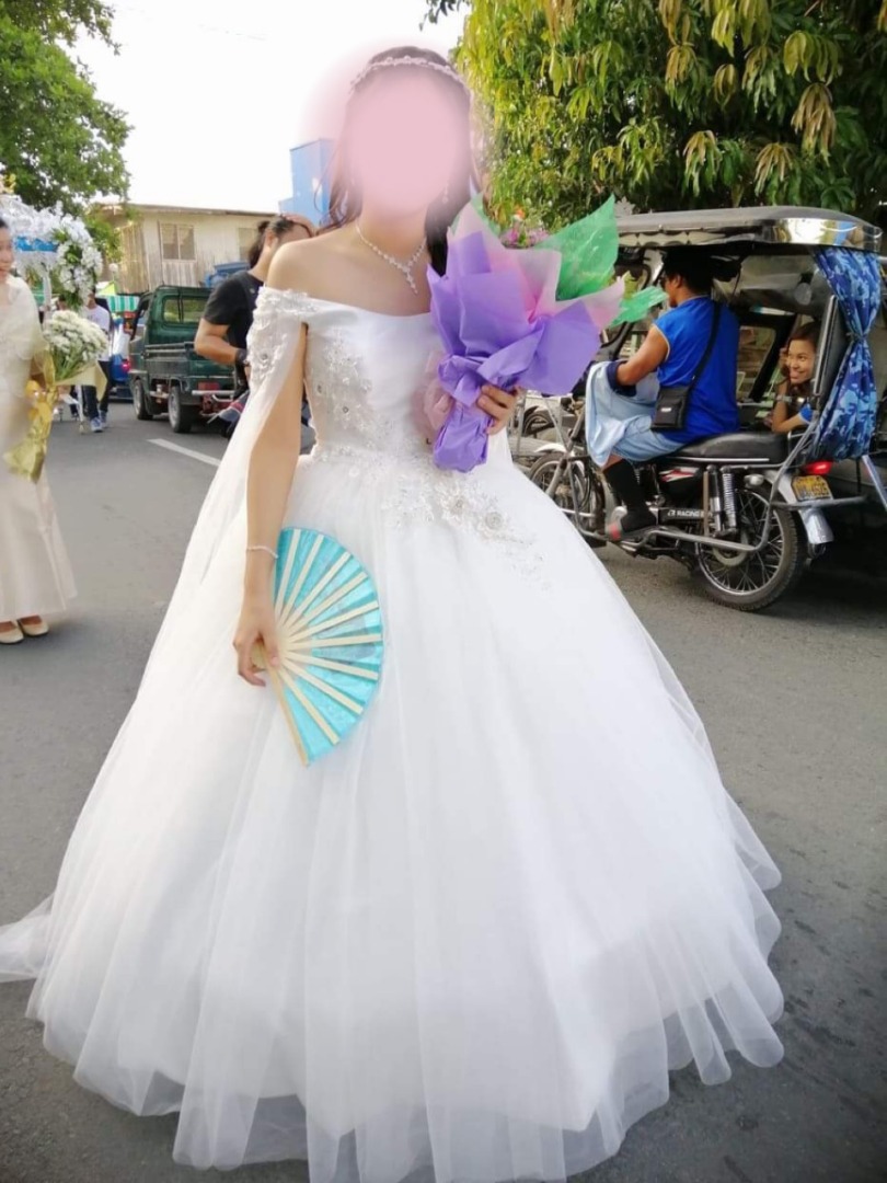 Flores de cheap mayo gown