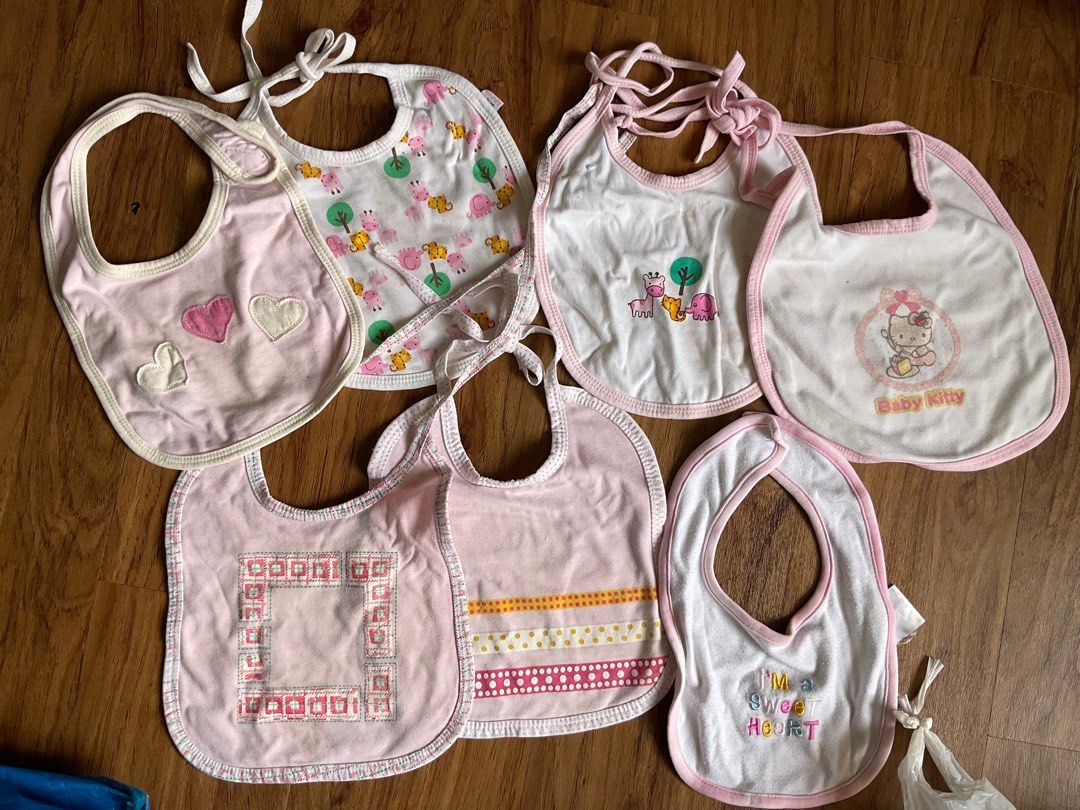 Preloved baby bib (Category: Breastfeeding & Bottle Feeding) located in Manila. Submitted by platinumsirenshop (Listing ID 1195016519, Image 1). Description: Take all Signs of usage .