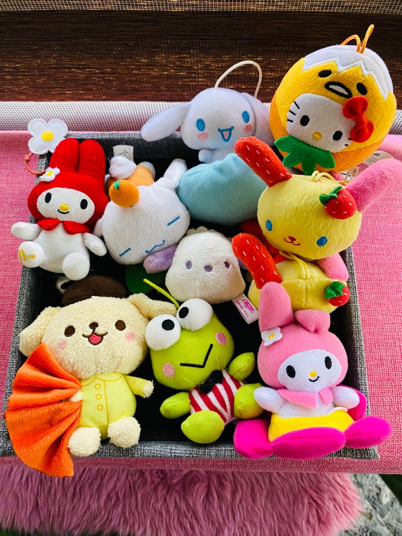 MINISO Cute Sanrio Keychain Cartoon Character Keychain Hello Kitty My Melody Chrome Kerop Badtz-Maru Cainamoroll Toys