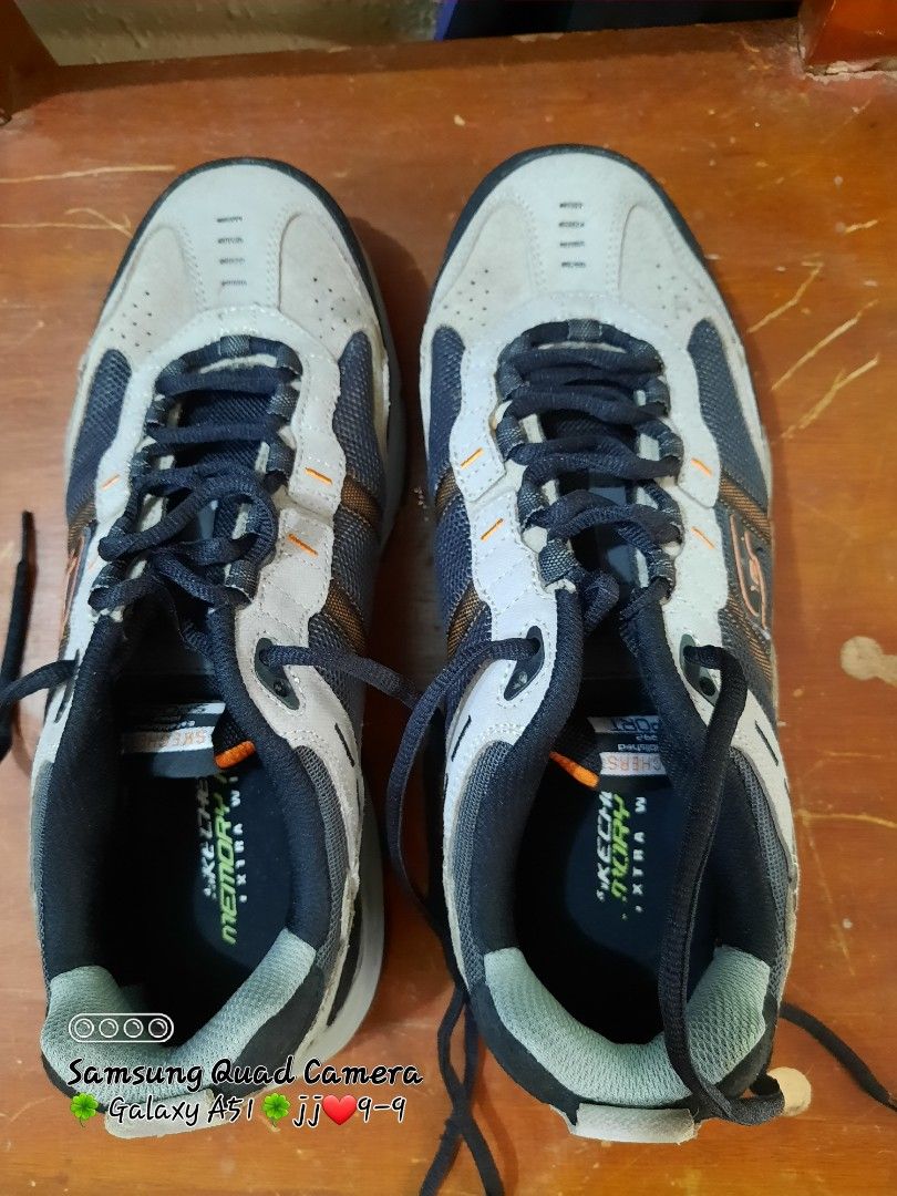 Wide skechers discount with memory foam