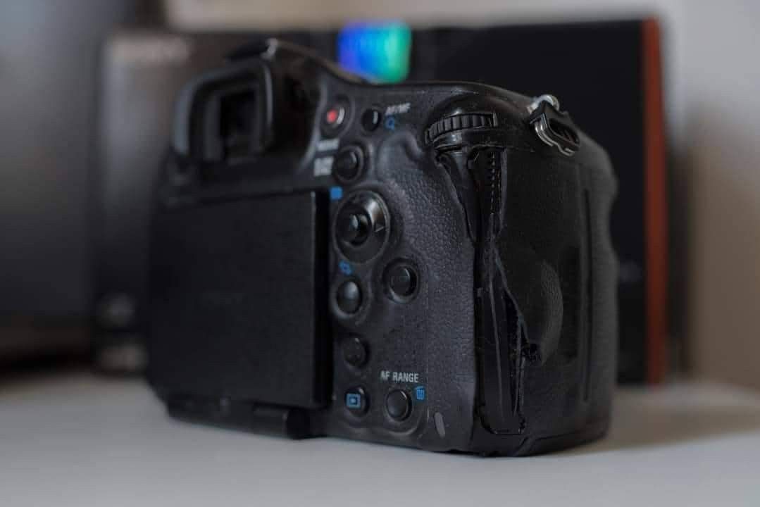 Sony Alpha A99II (Category: Cameras) located in Bulacan. Submitted by heyits.sandra (Listing ID 1195010693, Image 3). Description: SONY A99 SONY A99II SONY CARL ZEISS 85MM 1.4 PLANAR SONY G 35MM 1.4.