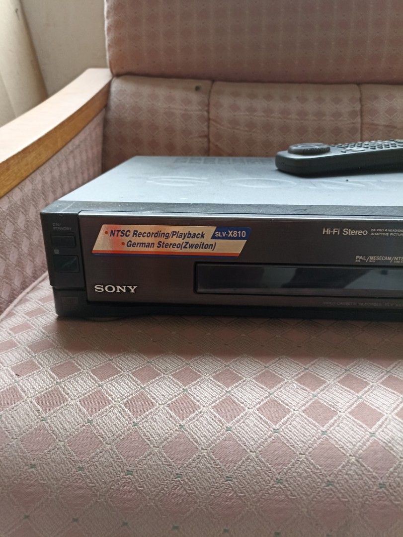 Sony VHS player, Elektronik, Lainnya di Carousell