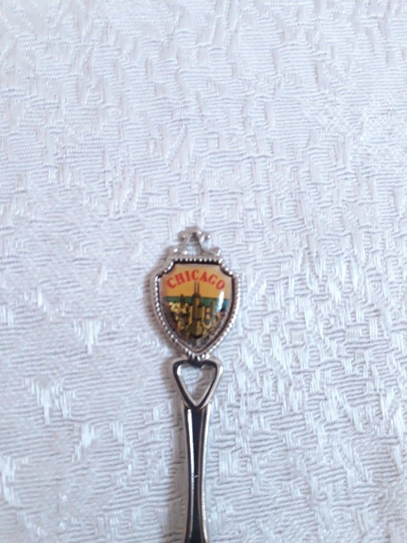 Souvenir Teaspoon - WH Smith Chicago (Category: Other Home Decor) located in Quezon City. Submitted by jojoleen28 (Listing ID 1195025750, Image 3). Description: In original packaging. No markings, not sure of material. Some sticker marks on back of casing. Approx 3.5" in height.