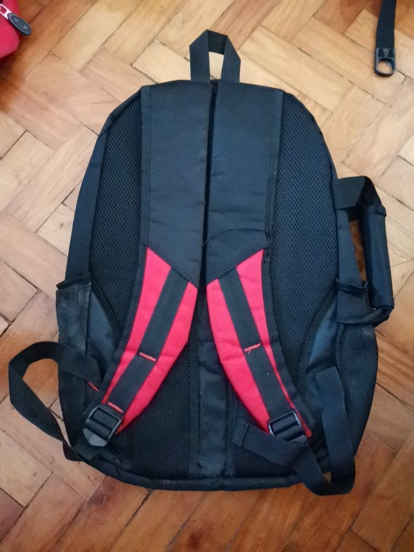 Swiss Gear Backpack (Category: Backpacks) located in Quezon City. Submitted by fluffymoose0424 (Listing ID 1195031087, Image 2). Description: Swiss Gear Backpack Black w/ red accents Good shoulder support Can be used as laptop bag both as handheld and backpack. RFS: decluttering, not used anymore..