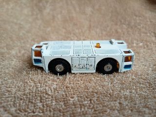 Tomica Mitsubishi Towing Tractor No. 95