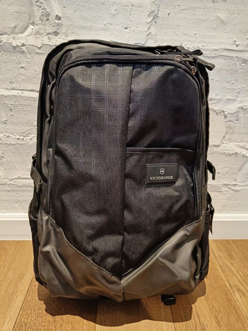Victorinox Altmont 3.0 Deluxe Laptop Backpack