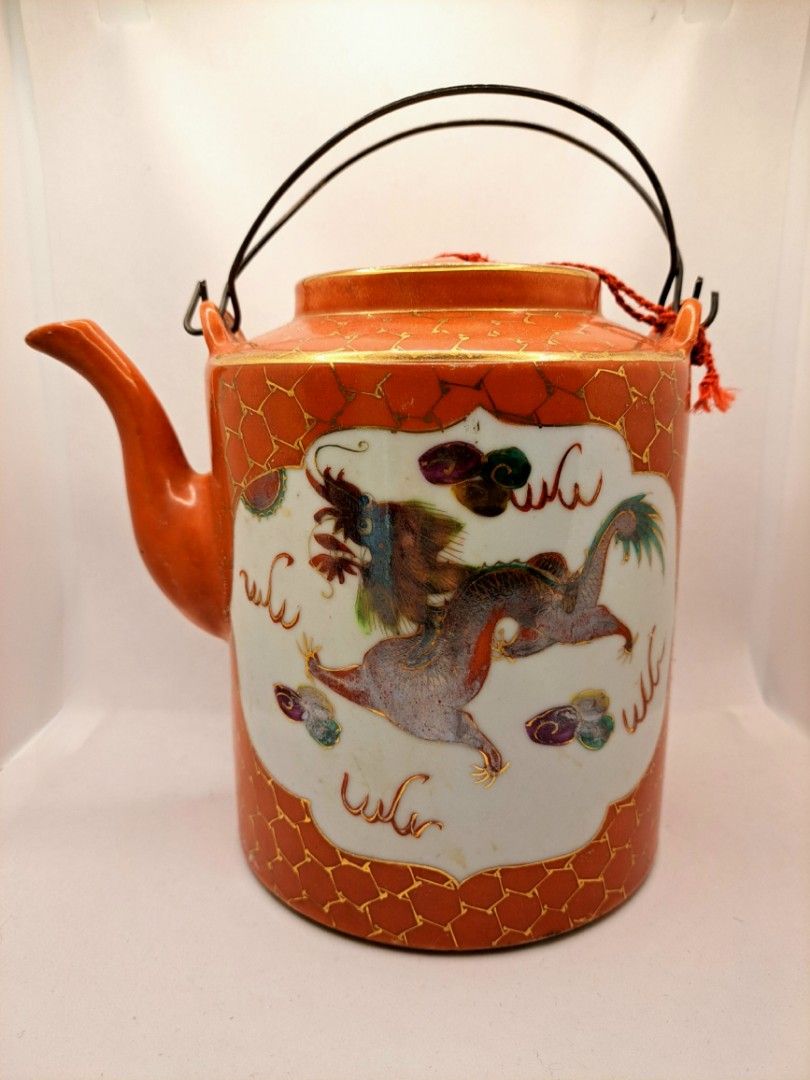 VINTAGE CORAL RED GROUND CHINESE TEAPOT DRAGON AND PHOENIX WITH