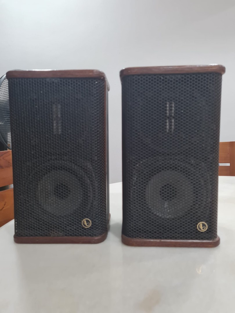 Vintage infinity shop bookshelf speakers
