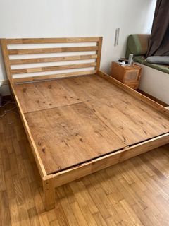 Wood bed frame in excellent condition
