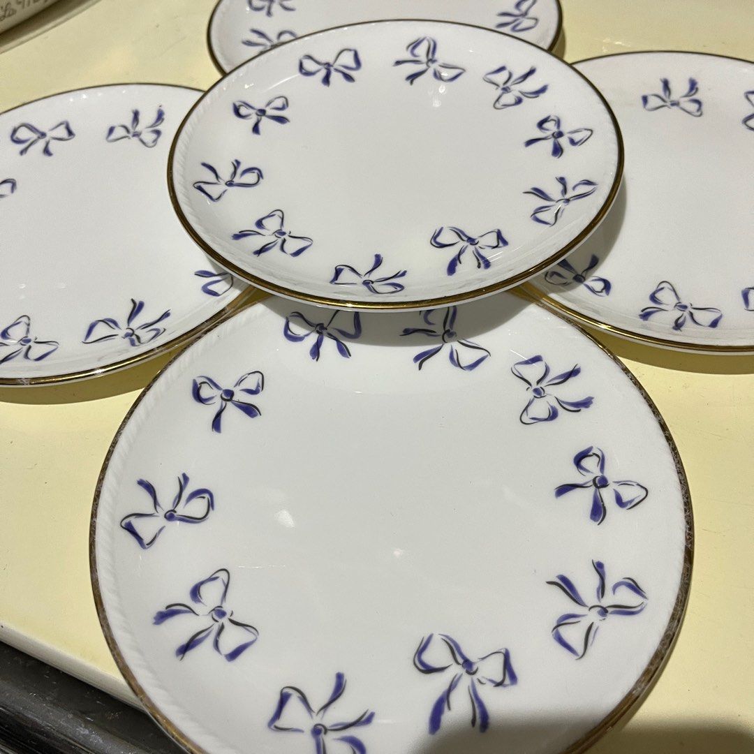 YSL Blue Ribbon cake Plate set (Category: Dinnerware & Cutlery) located in Quezon City. Submitted by kb0030 (Listing ID 1194968735, Image 3). Description: Set of FIVE PCS WITH GOLD RUBS NO CHIPS As is on photos :) .