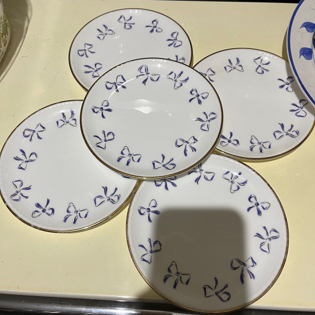 YSL Blue Ribbon cake Plate set (Category: Dinnerware & Cutlery) located in Quezon City. Submitted by kb0030 (Listing ID 1194968735, Image 1). Description: Set of FIVE PCS WITH GOLD RUBS NO CHIPS As is on photos :) .