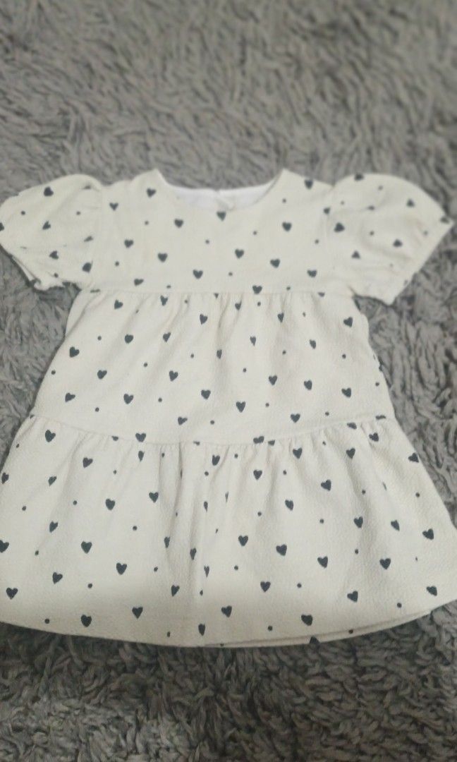 Zara Baby Dress (Category: Babies & Kids Fashion) located in Imus. Submitted by cha.uy0403 (Listing ID 1195082610, Image 1). Description: zara baby dress for 18 to 24 months.