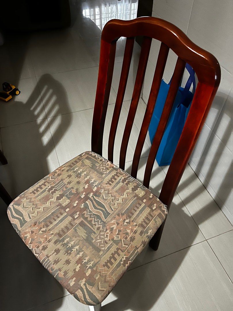 4 dining table chairs for free pick up!, Furniture & Home Living