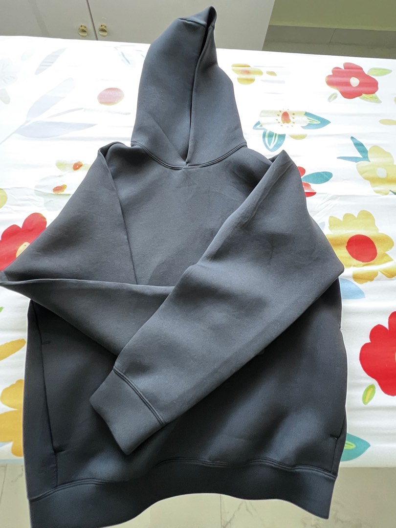 AIRism Hoodie, Men's Fashion, Coats, Jackets and Outerwear on Carousell