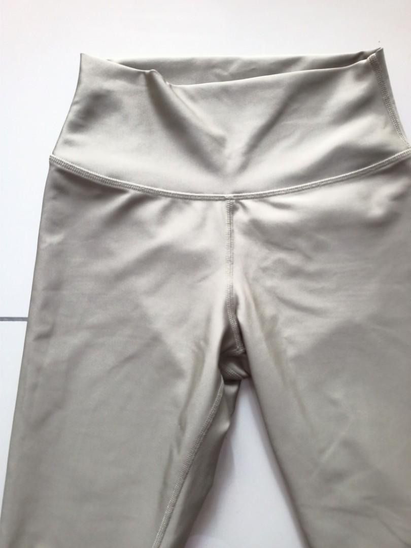 Alo Airlift Capri - size M, Women's Fashion, Activewear on Carousell