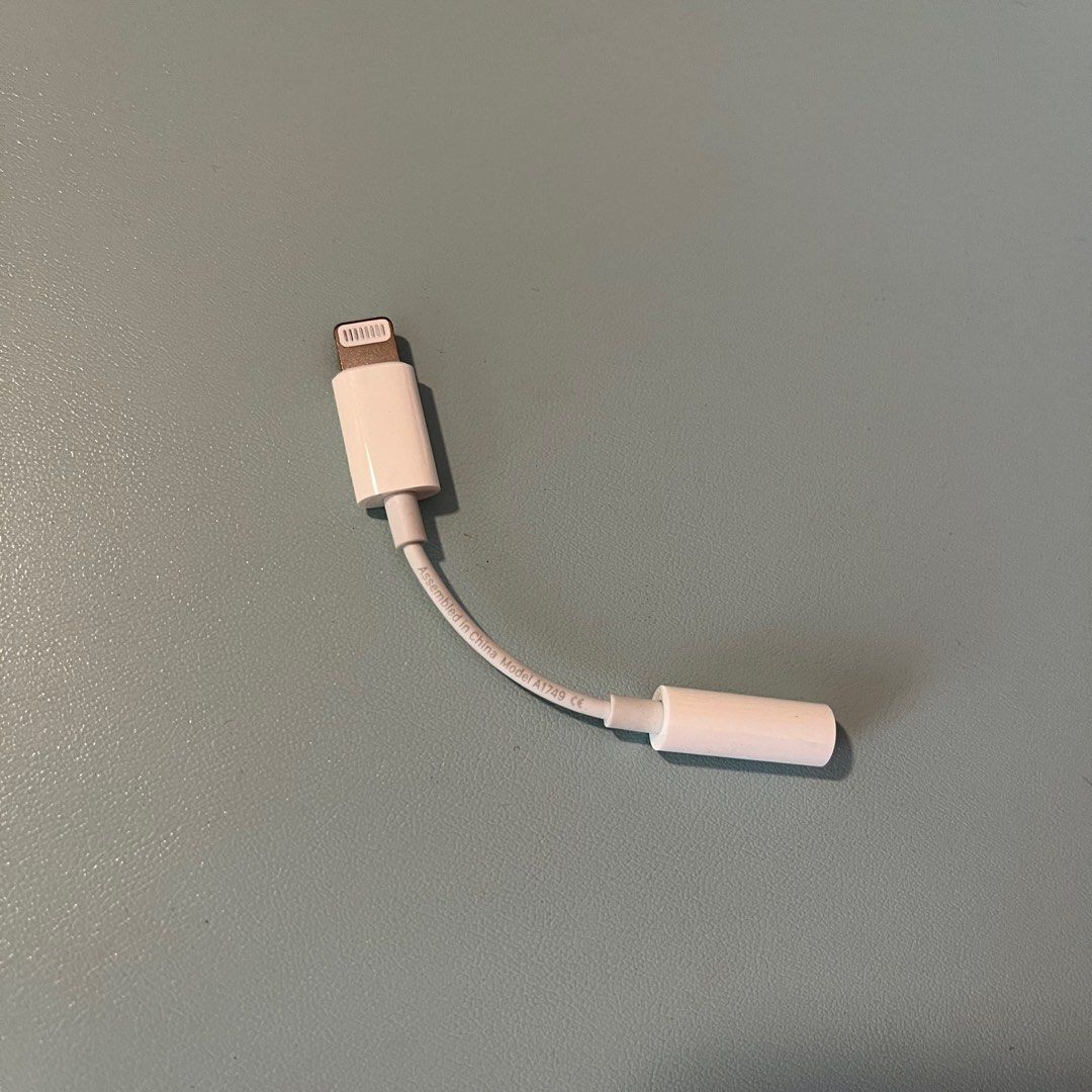 APPLE Lightning Headphone Jack Adapter, Audio, Earphones on Carousell