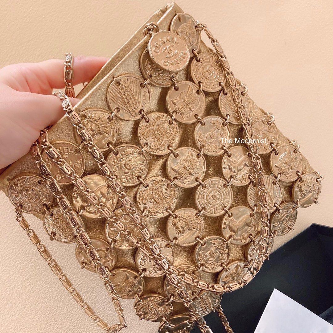 Authentic Chanel Gold M tiers d Art Runway Medallion Chain Evening Bag 2018