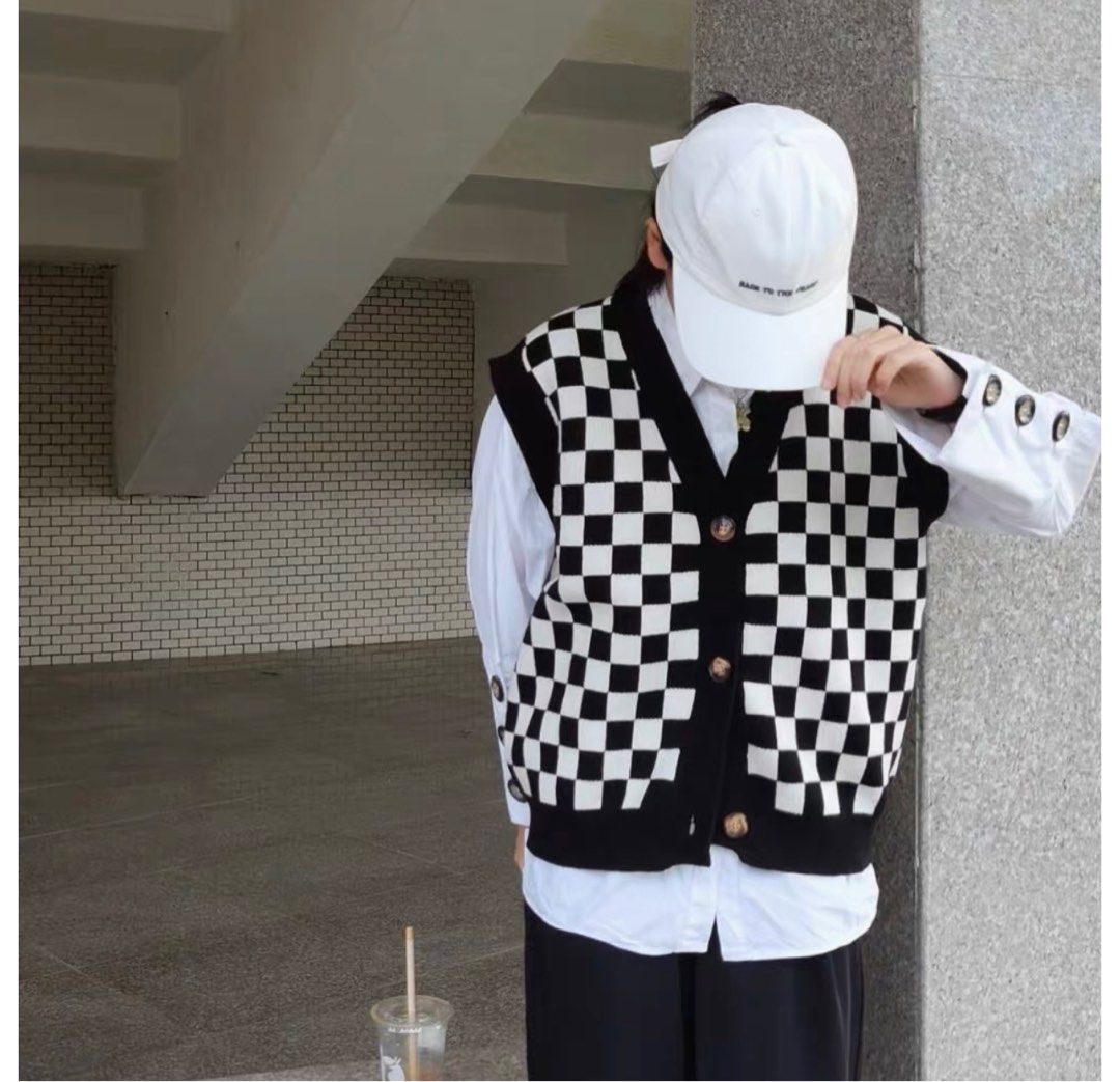 BNWT Black and White Checkered Knitted Vest