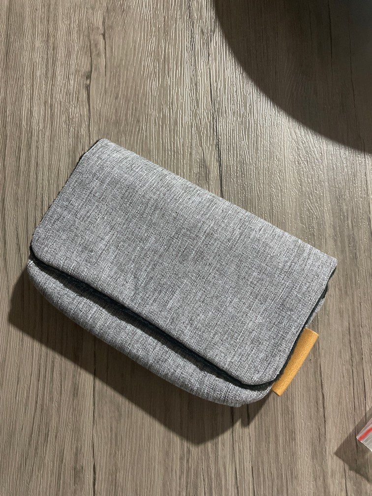 CAMERA CASE / POUCH (Category: Camera Bags & Carriers) located in Quezon City. Submitted by alozada48 (Listing ID 1195263356, Image 1). Description: Brandnew CAMERA POUCH Perfect for digital cameras / small point & shoot film cams Reason for selling: bought this for my vintage film cam but sadly it doesnt fit. Bought it for ₱300, selling for ₱270. Shipping fee shouldered by buyer. .