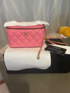 (Category: ) located in . Submitted by luxshoppes (Listing ID 1195342108, Image 1). Description: .
