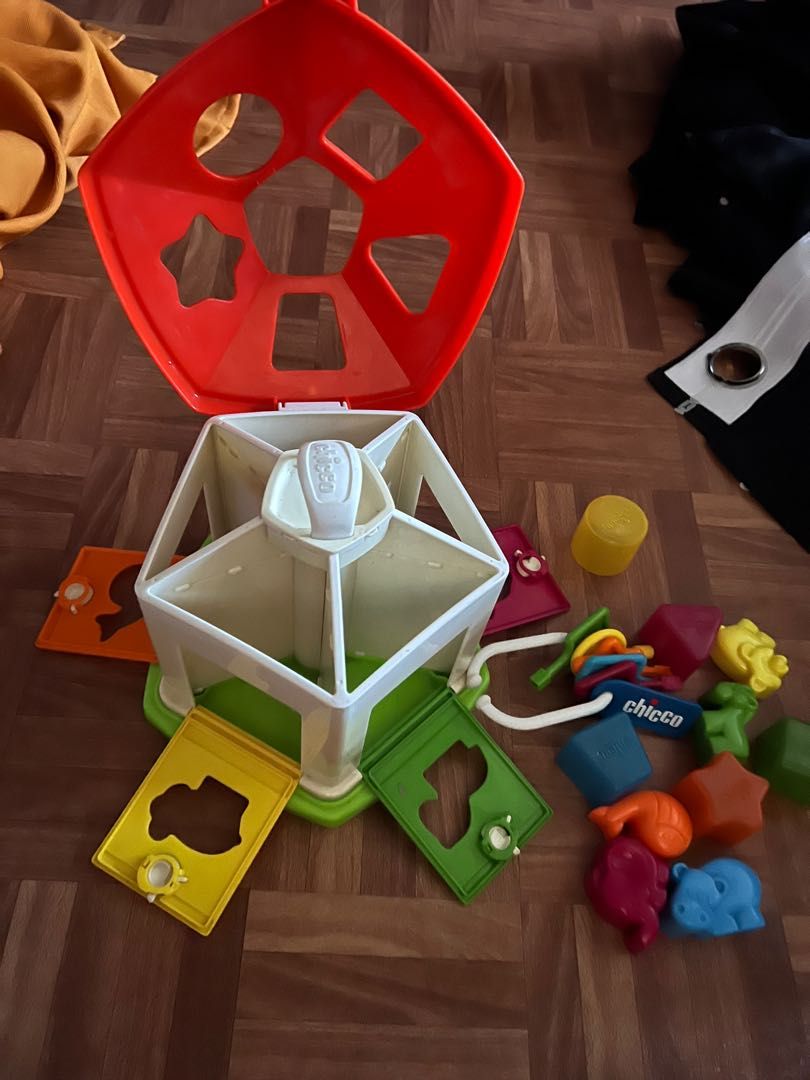 Chicco shape sorter sales with keys