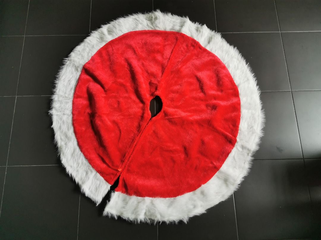 Christmas Tree base cover furry skirting red, Furniture & Home Living