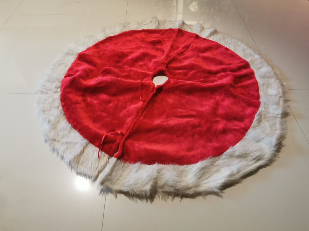 Christmas Tree base cover furry skirting red, Furniture & Home Living