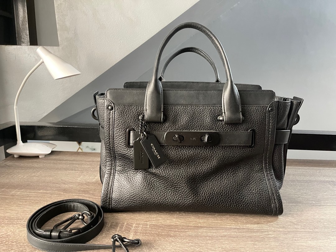 Coach swagger hotsell carryall matte black
